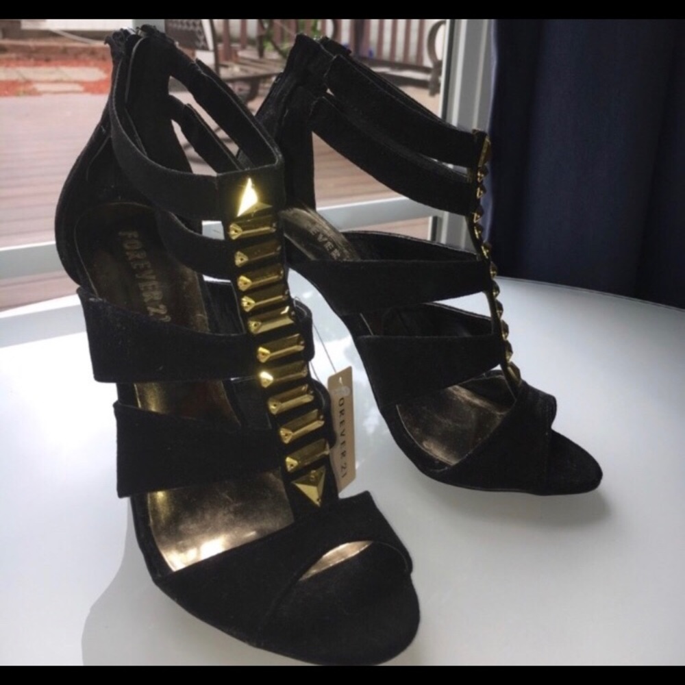 Forever 21 black and gold heels